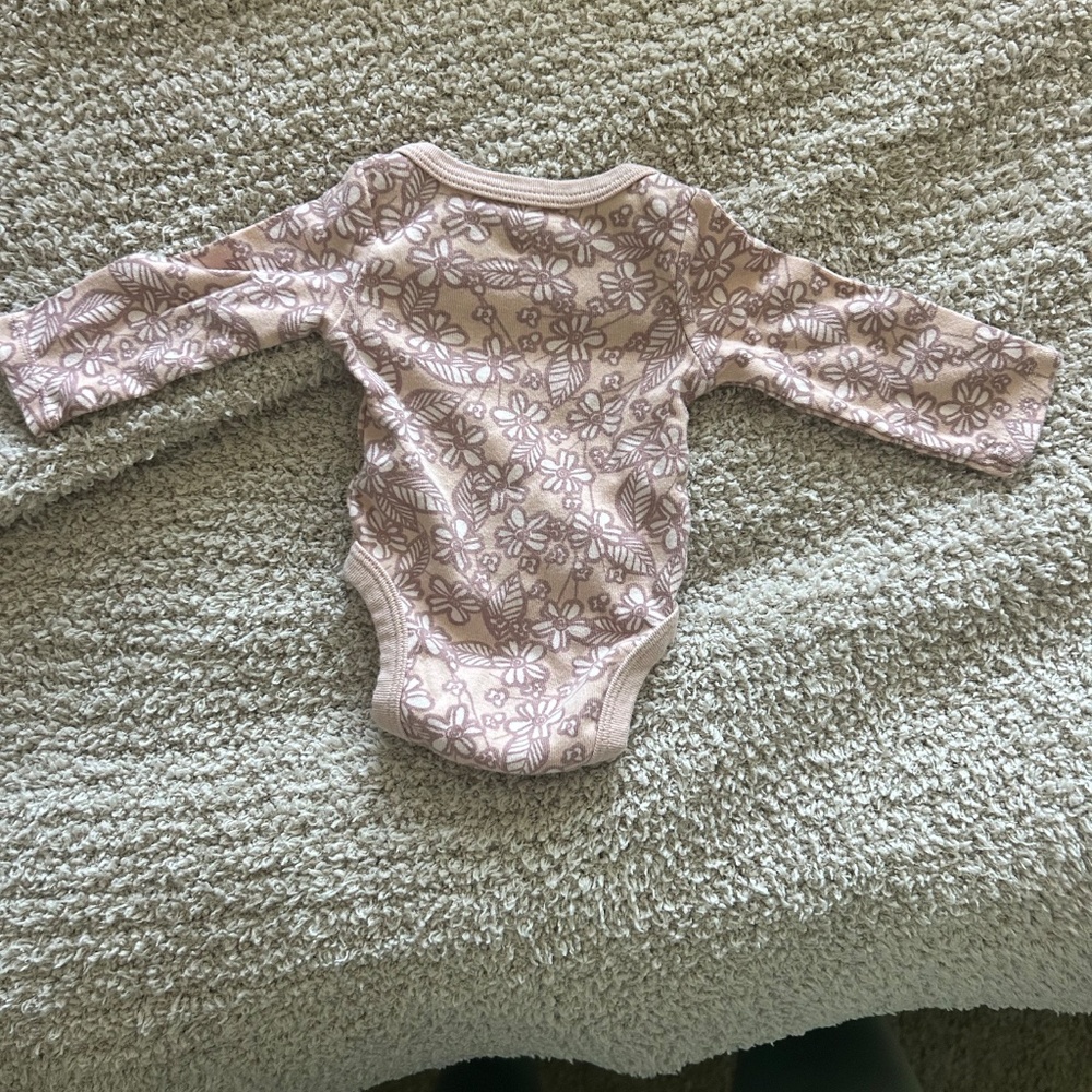 New Born Onsies - Picture 8 of 8